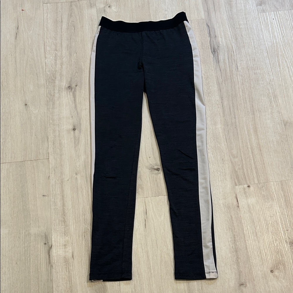 Emma & Sam gray and white leggings with side stripe